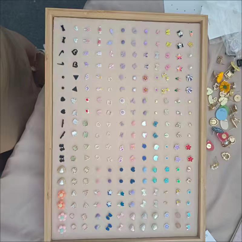 

Подкладка из губки своими руками с 216 отверстиями для сережек - Подкладка для подноса для украшений