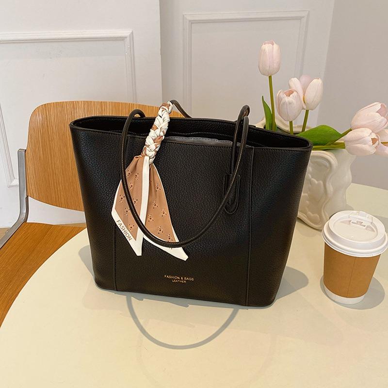 Bag women's new fashion texture simple versatile handbag college student makeup commute shoulder armpit bag