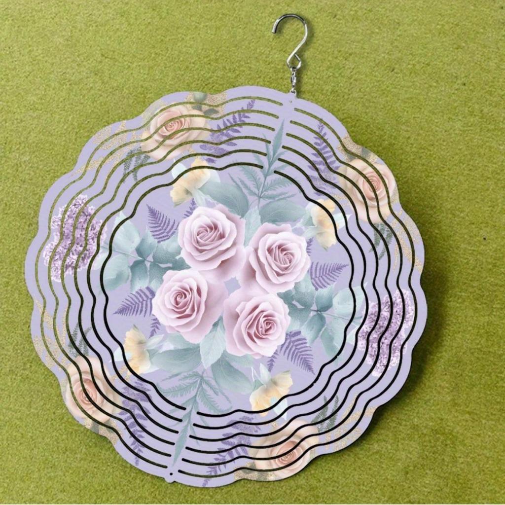 Hängender Windspinner mit rosa Rosen und grünen Blättern, 360 Grad drehendes Metallkunst-Klangspiel für Garten-, Balkondekoration