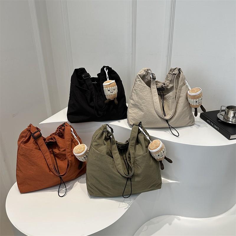 Urban Minimalist Nylon Tote Bag With Large Capacity For Daily Commute And Casual Use