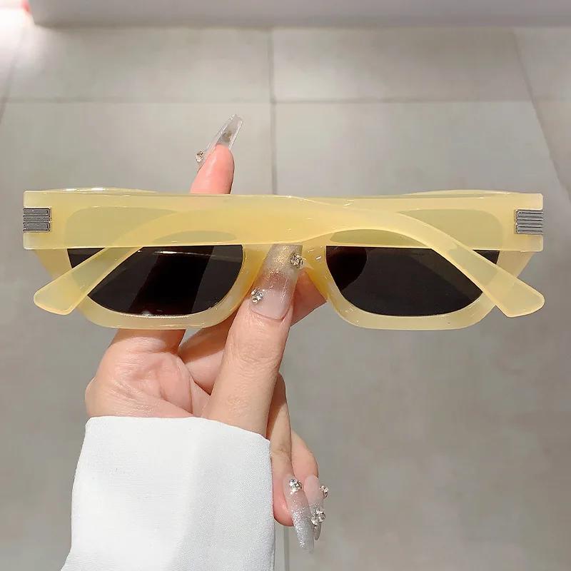 Small Frame Cat Eye Sunglasses ladies For Men Luxury Designer Sun Glasses Vintage Punk Rivet Popular Hip Hop Eyeglasses