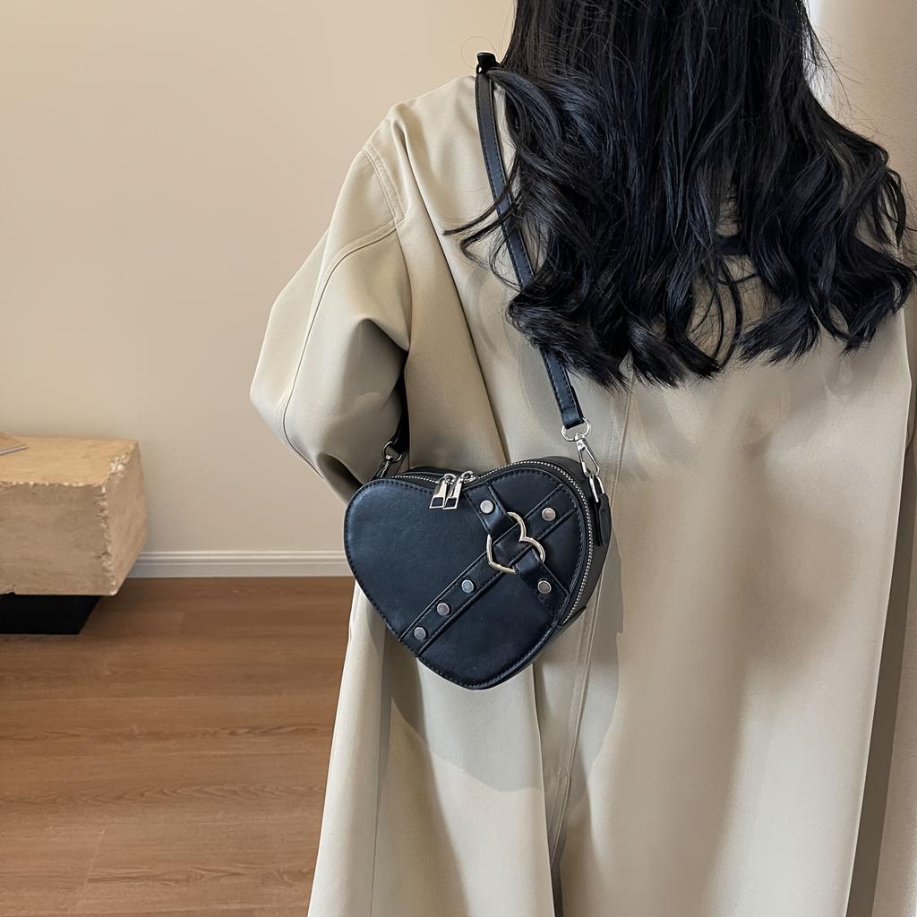 Heart-shaped Diagonal Shoulder Bag Valentine's Day Romantic Theme Ladies Fashion Heart-shaped Shoulder Bag Zipper Solid Color
