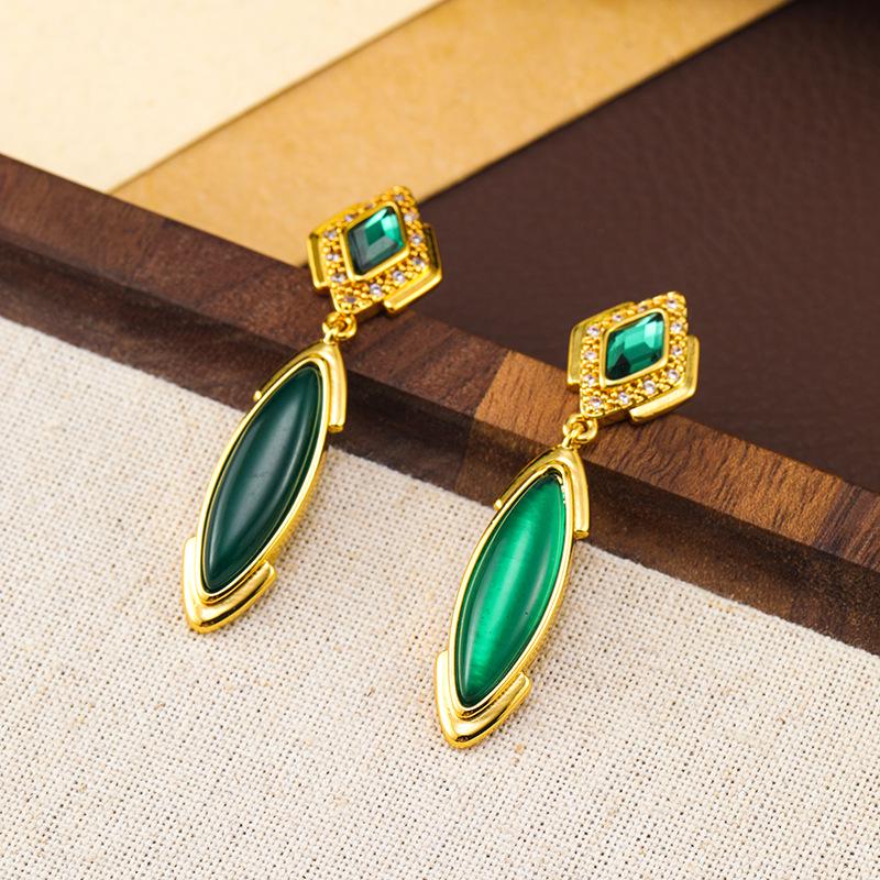 

Циндао Ювелирные изделия Элегантные серьги-кисточки в форме капли изумрудно-зеленого цвета - Новый китайский этнический стиль для женщин