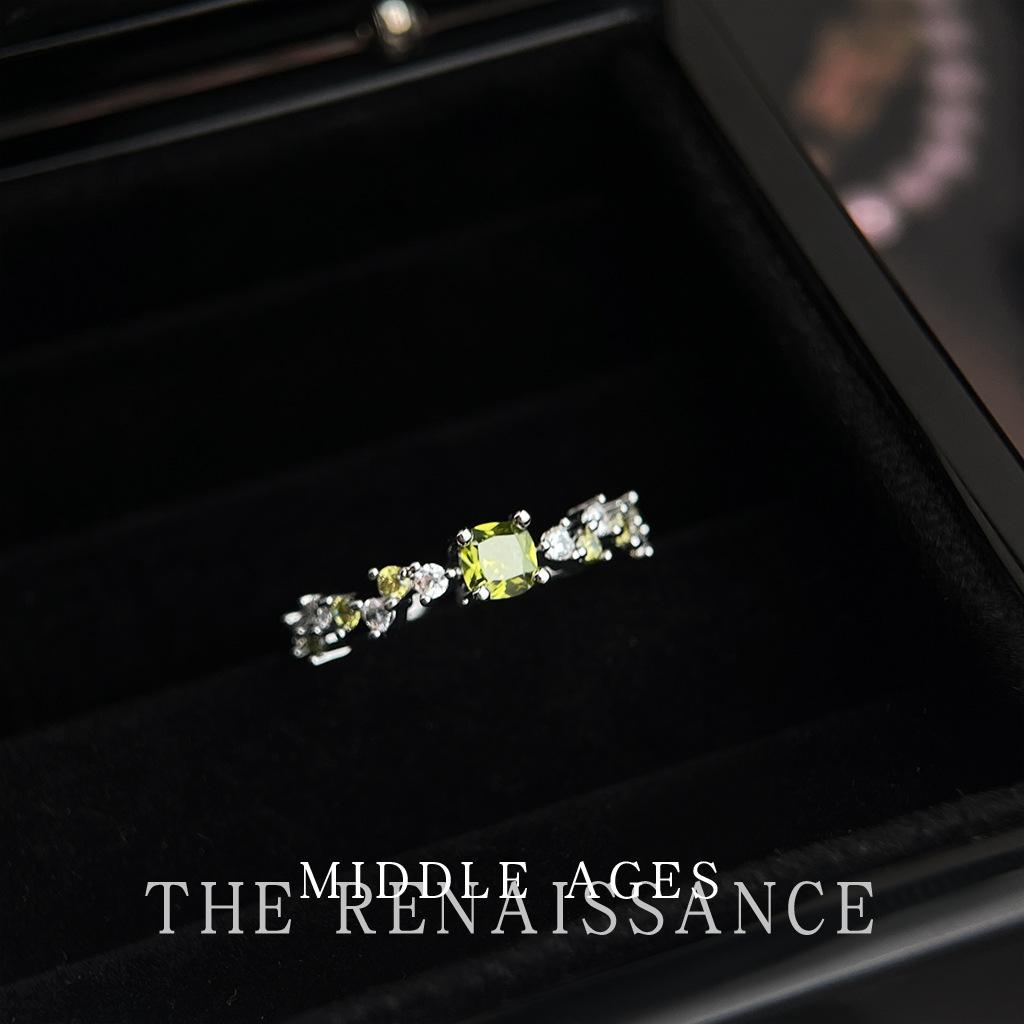 

Light retro court style olive green zircon ring elegant index finger ring