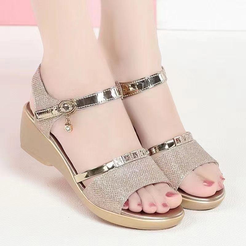 

Wind fashion slope heel with sandals soft sole comfortable shoes summer new versatile beach shoes 35 золотой