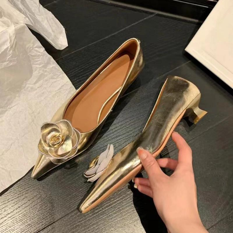 

Модная женская одинарная обувь лето новая низкий каблук острый носок шампанское роза высокие каблуки модный темперамент профессиональные сандалии для通勤 40