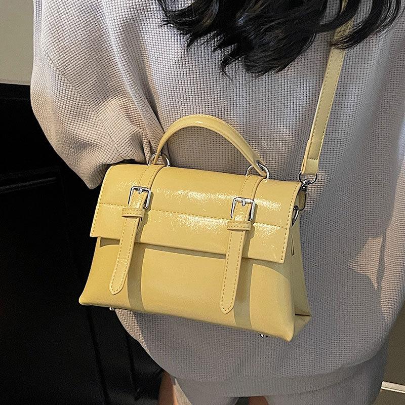 Early Spring New Retro Simple Color College Style Portable Messenger Bag High Sense Fashion Versatile Commuter Messenger Women's Bag