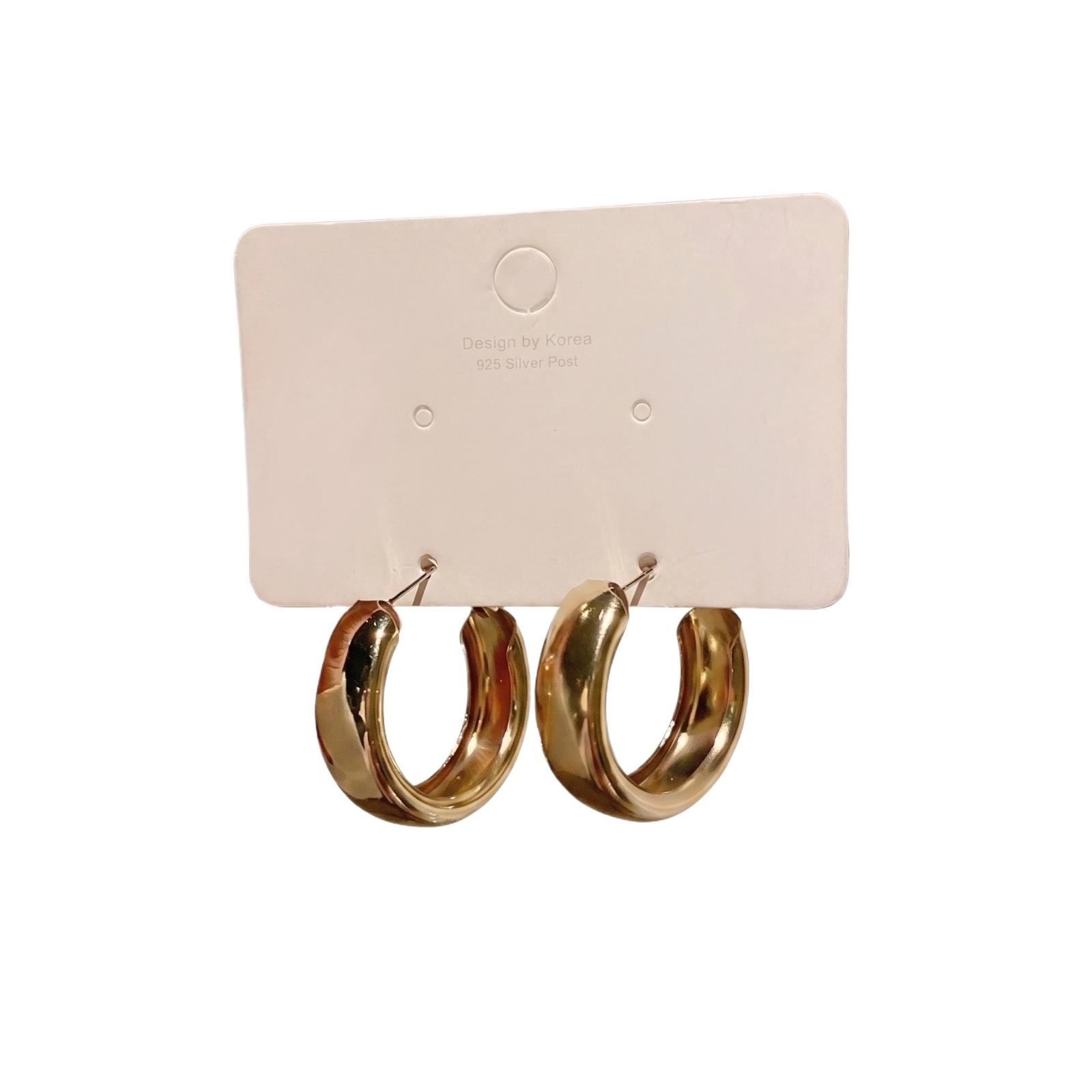 

C-Shaped Metal Earrings; Small And Thick, Minimalist , Handcrafted, Exquisite And Hypoallergenic; A Perfect Gift For Women. One Size золотой