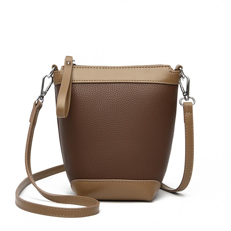 

Жіноча сумка літня міська проста сумка-відро сумка через плече сумка-мессенджер приміська сумочка темно-коричневого кольору