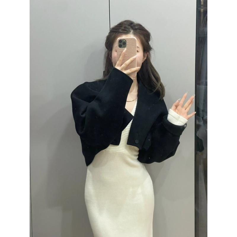 Temperament, advanced sense, super good-looking and thin coat, long-sleeved knitted white dress with base inside