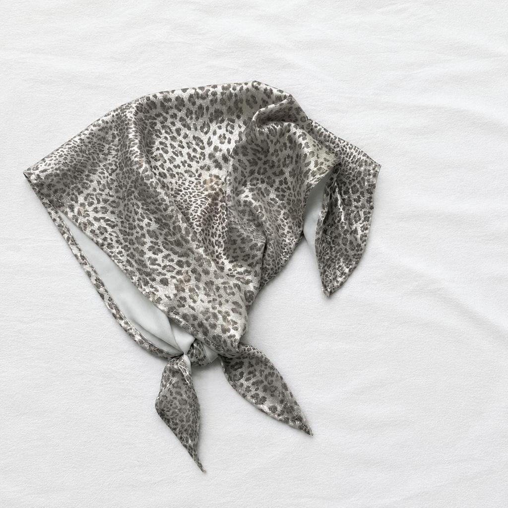 Flüssiges Silber Leopardenmuster Bandana - Y2K Retro Seiden Kopftuch