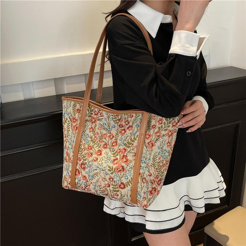 Large Capacity Retro Design Sense Trendy Niche Design Sense Shoulder Armpit Bag Beautiful Portable Tote Bag Women