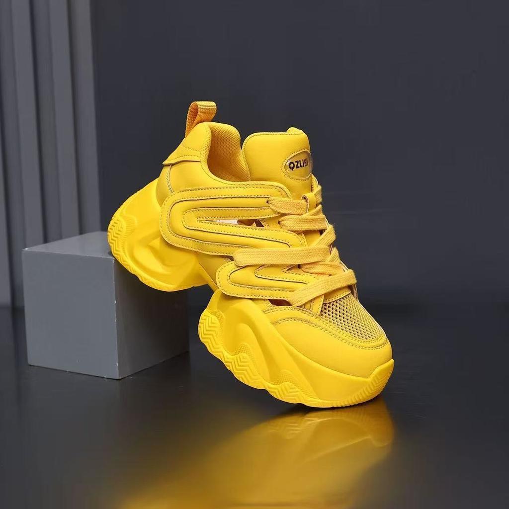 Showing feet small sports dad shoes new autumn mesh breathable thick-soled sports casual shoes difficult