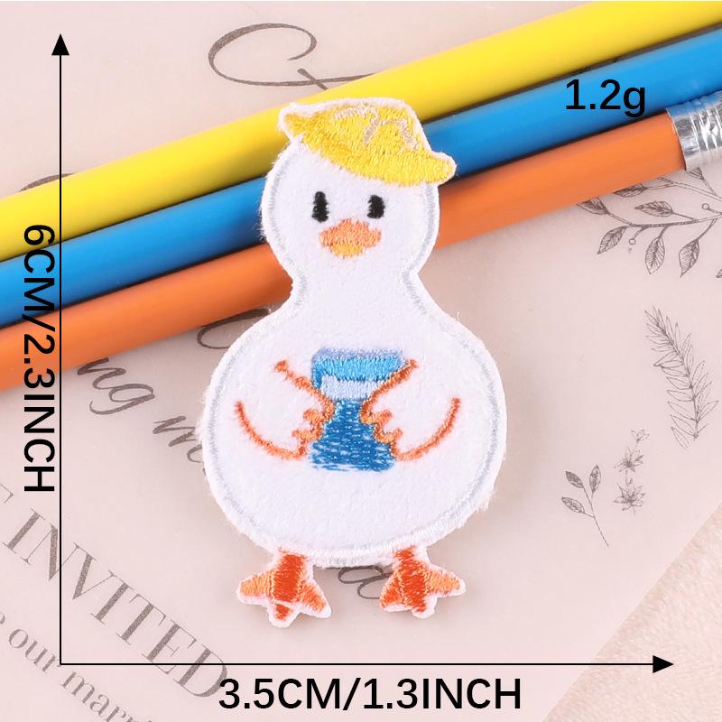 Niedlicher Cartoon Tier Plüsch Ente Stickerei Aufnäher - Selbstklebendes Etikett für Bekleidungszubehör