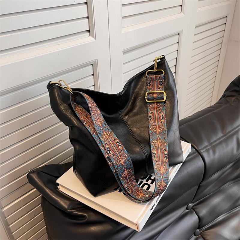 Yogodlns Vintage Women's Shoulder Bag in Luxury Style, PU Leather Bucket Crossbody Messenger Bag