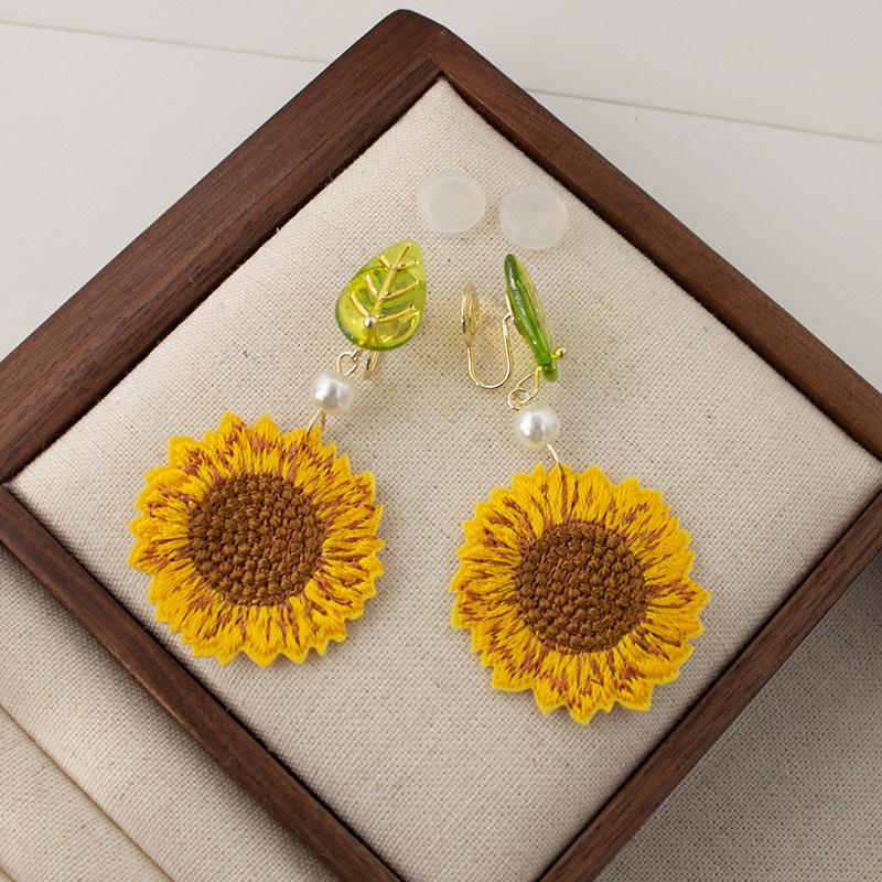 Orecchini Fiore di Girasole: Orecchini a Bottone Stile Foresta con Foglie Piccole per Donna - Clip per Orecchie dal Fascino Pastorale