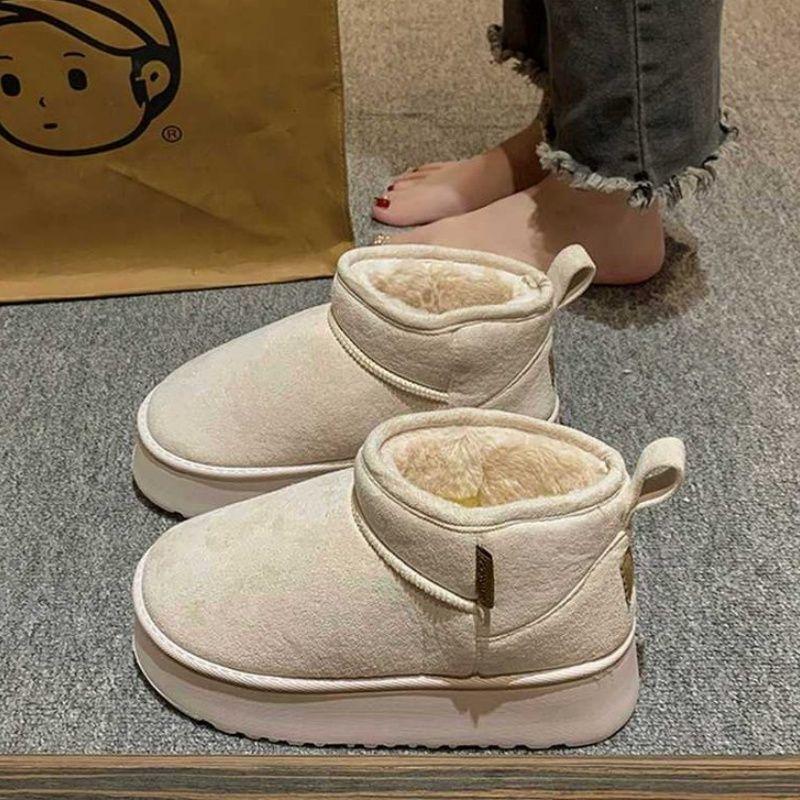 

Минималистичные женские зимние ботинки на толстой подошве, бархатные утепленные теплые хлопковые ботинки, новая коллекция зимы 2025, универсальные короткие ботинки-дутики 40