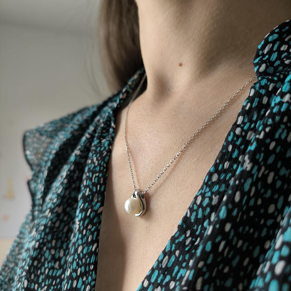 Серебряное колье с натуральным жемчугом, вес изделия 5,19 гр (2186809)