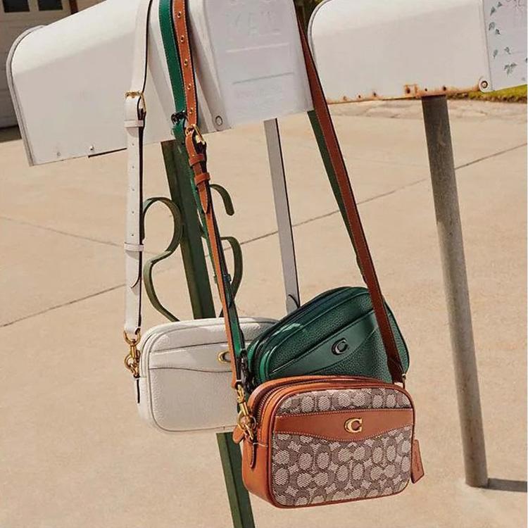 Coach Camera 23 Zipper Closure External Pocket Soft Pebble Leather Glove Tanned Leather Camera Bag Shoulder Crossbody Bag Medium CC386-V5CZS