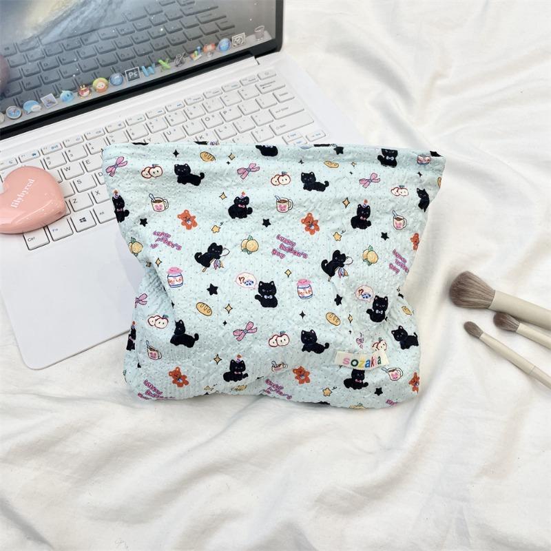 [Copyright model] Embossed cartoon pattern large-capacity cosmetic bag travel wash storage bag liner bag