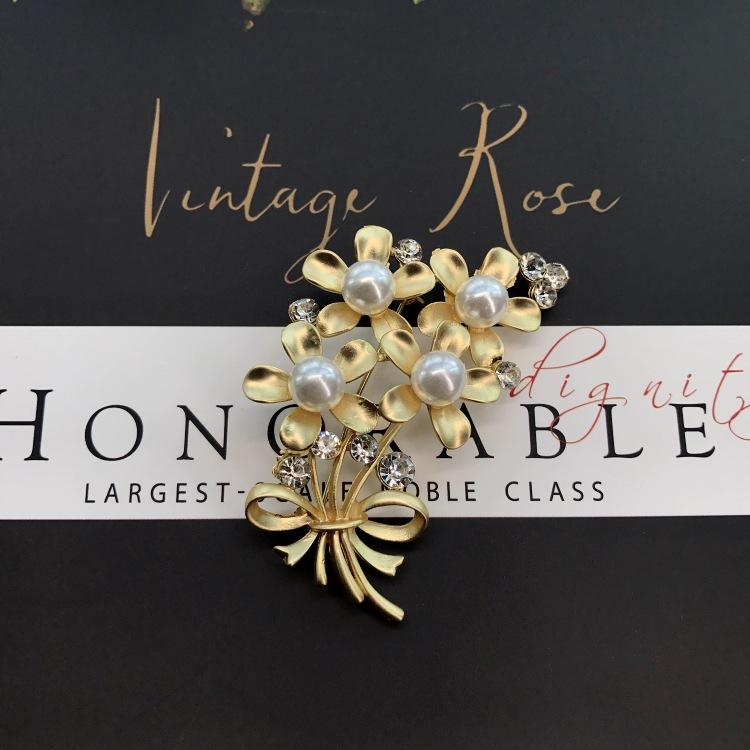Fashion temperament dumb gold brooch corsage women's suit jacket sweater coat pin crystal high-end accessories