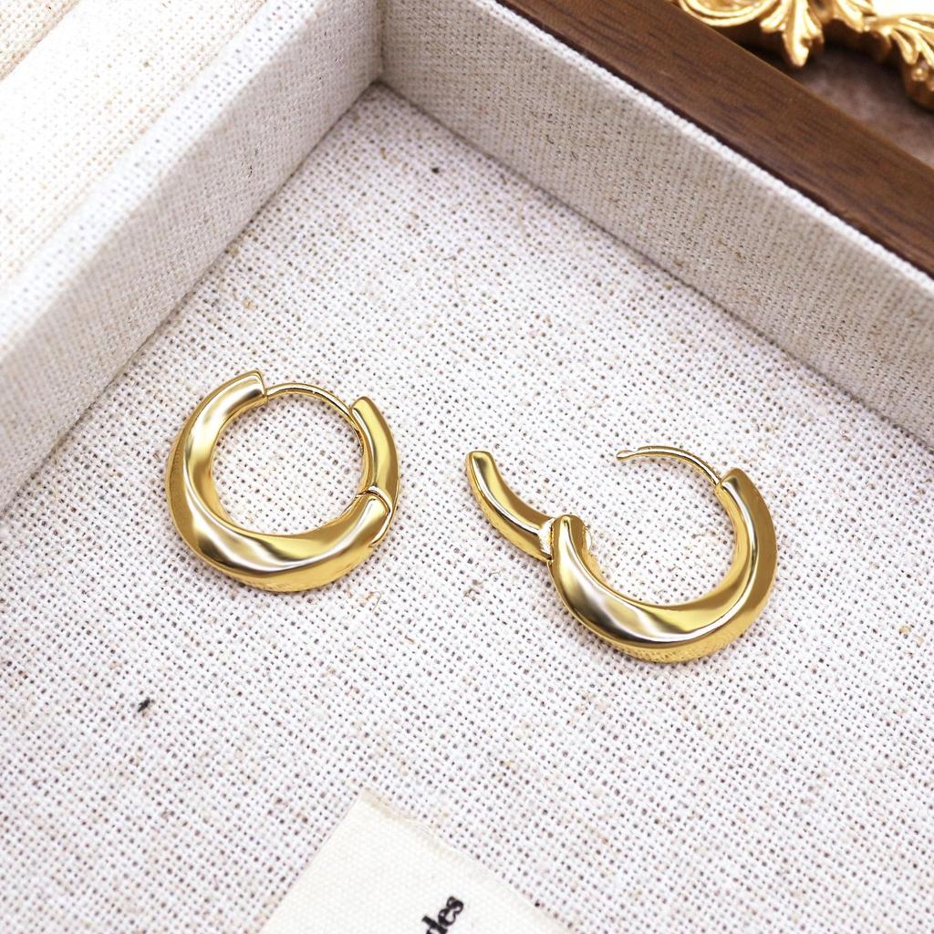 Europäische & Amerikanische Nischen Verdrehte Creolen - Leichter Luxus Metall Retro Design