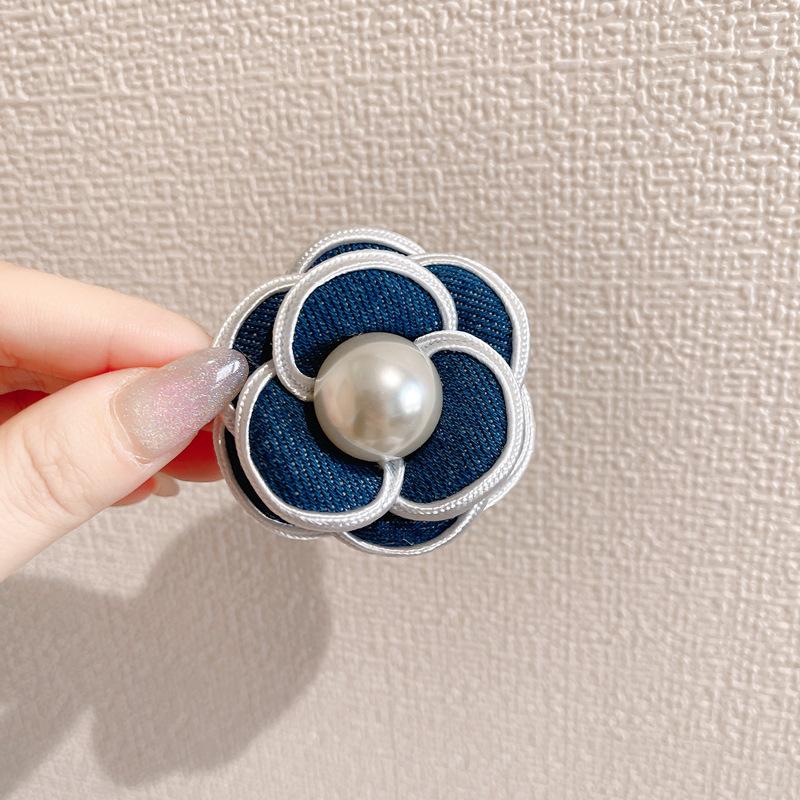 

Елегантна Джинсова Квітка Камелії Перлина Кристал Брошка Для Жінок Леді Костюм Одяг Сині Квіткові Брошки Шпильки Значки Трендова Корсаж