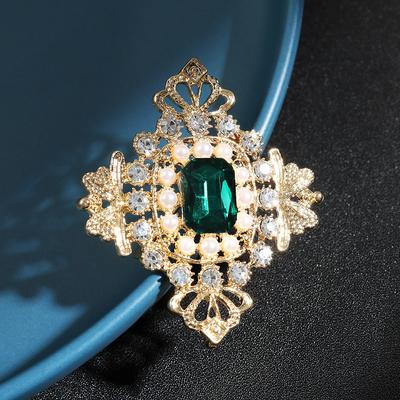 European Court Style Emerald Brooch Retro Pearl Gemstone Embellishment Suit Accessories Light Luxury Temperament Pin Brooch