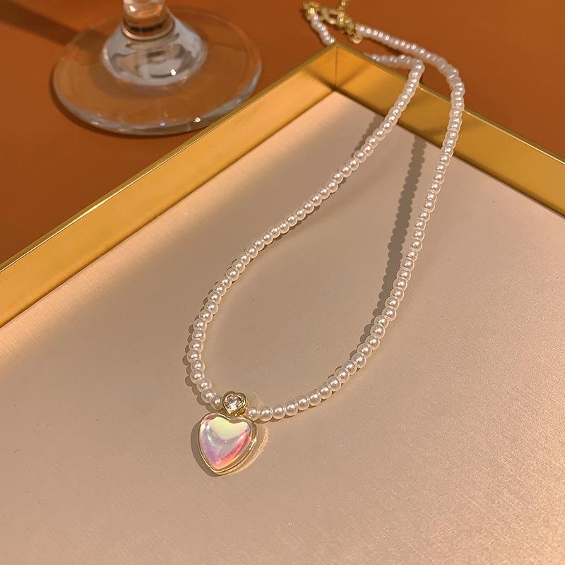 Baroque Pearl Necklace Women's Niche Light Luxury Versatile Love Beaded Collarbone Chain Temperament Pendant Wind
