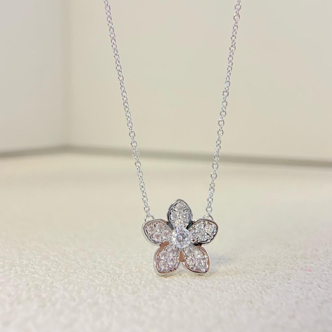 Цветочный паве-сет Высококачественное бриллиантовое колье на ключицу 2025 года - Женская легкая роскошь в желтом золоте и белом золоте