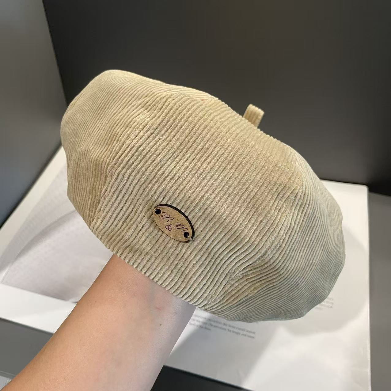 

Японская маленькая этикетка Вельветовая модная шляпа-тыква для женщин на осень и зиму Универсальная теплая шляпа художника Элегантный трендовый берет M（56-58cm）