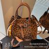 Leopard print bag women's autumn and winter 2025 new versatile niche design shoulder messenger bag popular portable bucket bag