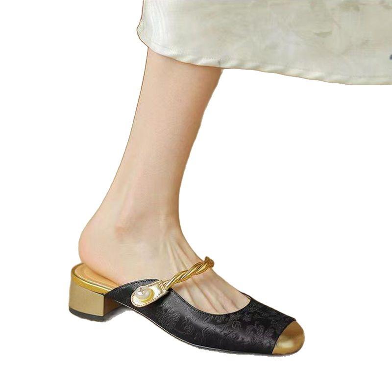 Retro embroidered bag head sandals women's 2025 summer new temperament with skirt, mid-heel half slippers, and Mueller shoes