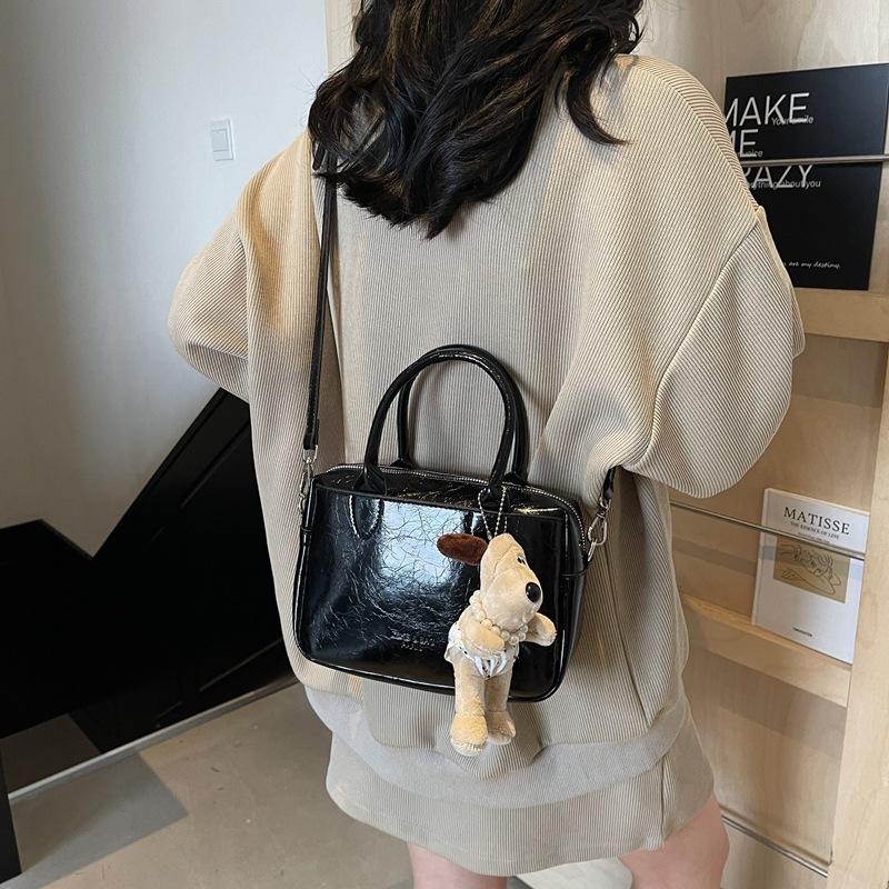 Premium Texture Bowling Handbag Women's 2025 Summer Retro Fashion Versatile Shoulder Bag Commuter Messenger Bag