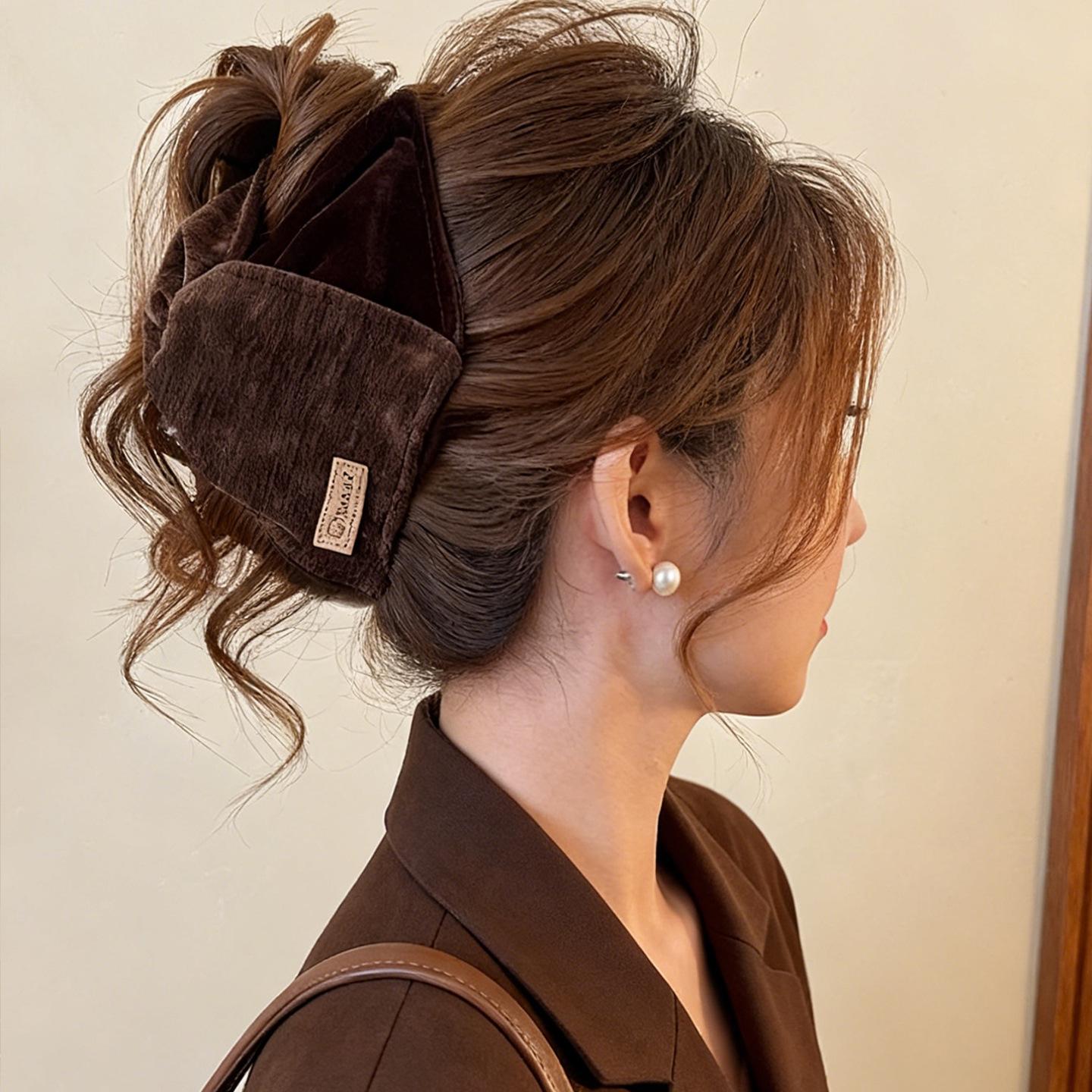 Maillard Velvet Flocked Retro Triangle Hair Clip | High-End Fashion Hair Accessory