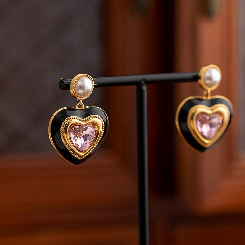 Fashionable and Elegant Love Imitation Pearl Earrings for Women's Light Luxury Design Earrings Sweet and Versatile temperament