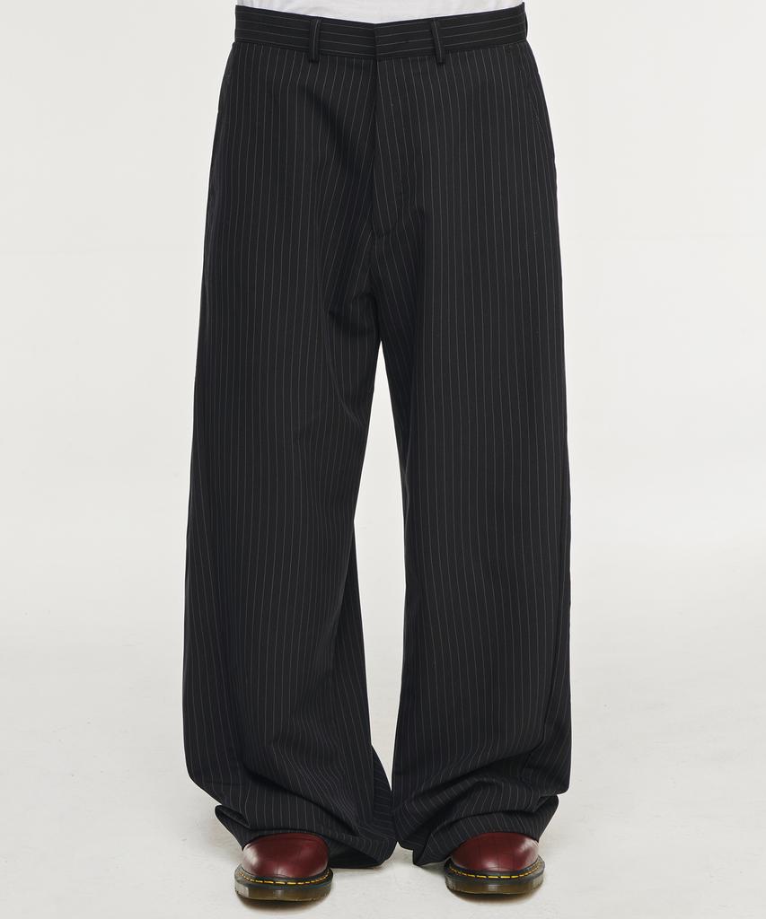 SIGNATURE Multi-Tuck Wide Slacks [Black Stripe]