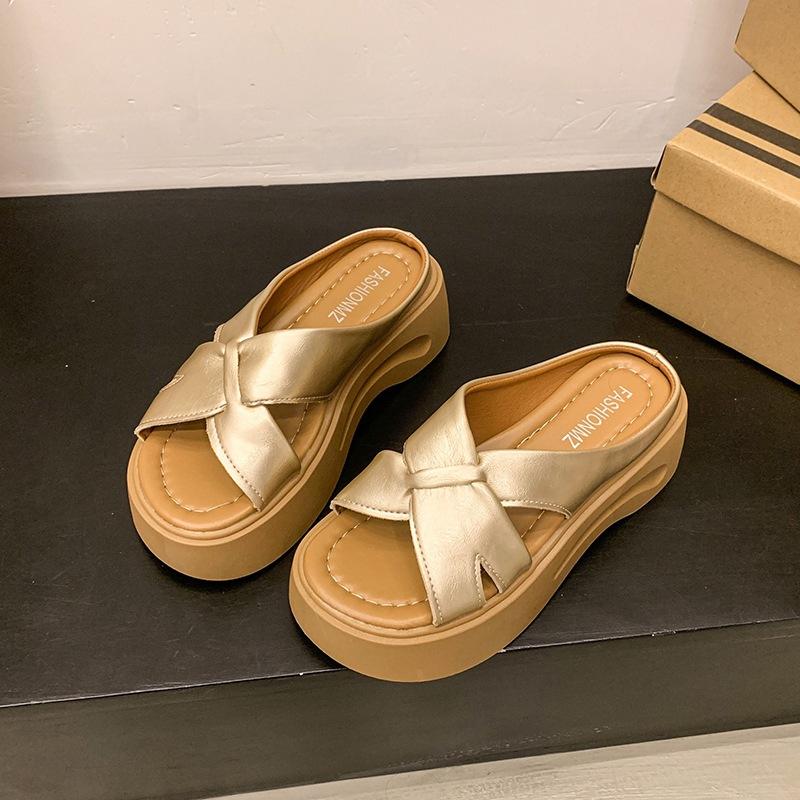 French Platform Slippers Women's Summer Wear 2025 New High-end Silver with Skirt Temperament Beach Cool Slippers