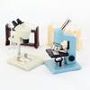 Casa delle bambole Microscopio Modello di Microscopio in Miniatura Ispirare la Curiosità per Piccoli Scienziati Regalo Bianco/Blu