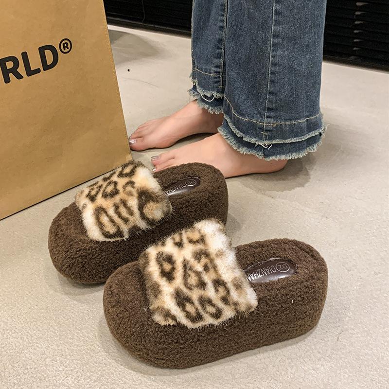 

Small thick-soled fluffy slippers for women, one-word leopard print plush slippers for autumn and winter, and slippers for women 34 чорний