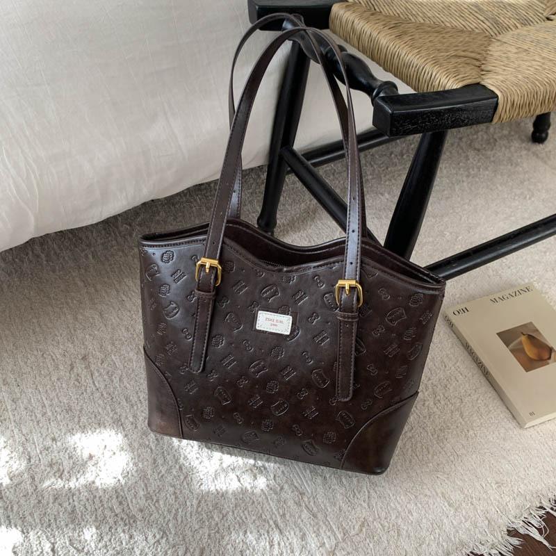 

Premium sense retro Maillard embossed bag women s 2025 new large-capacity commuter shoulder bag portable tote bag темно-коричневого