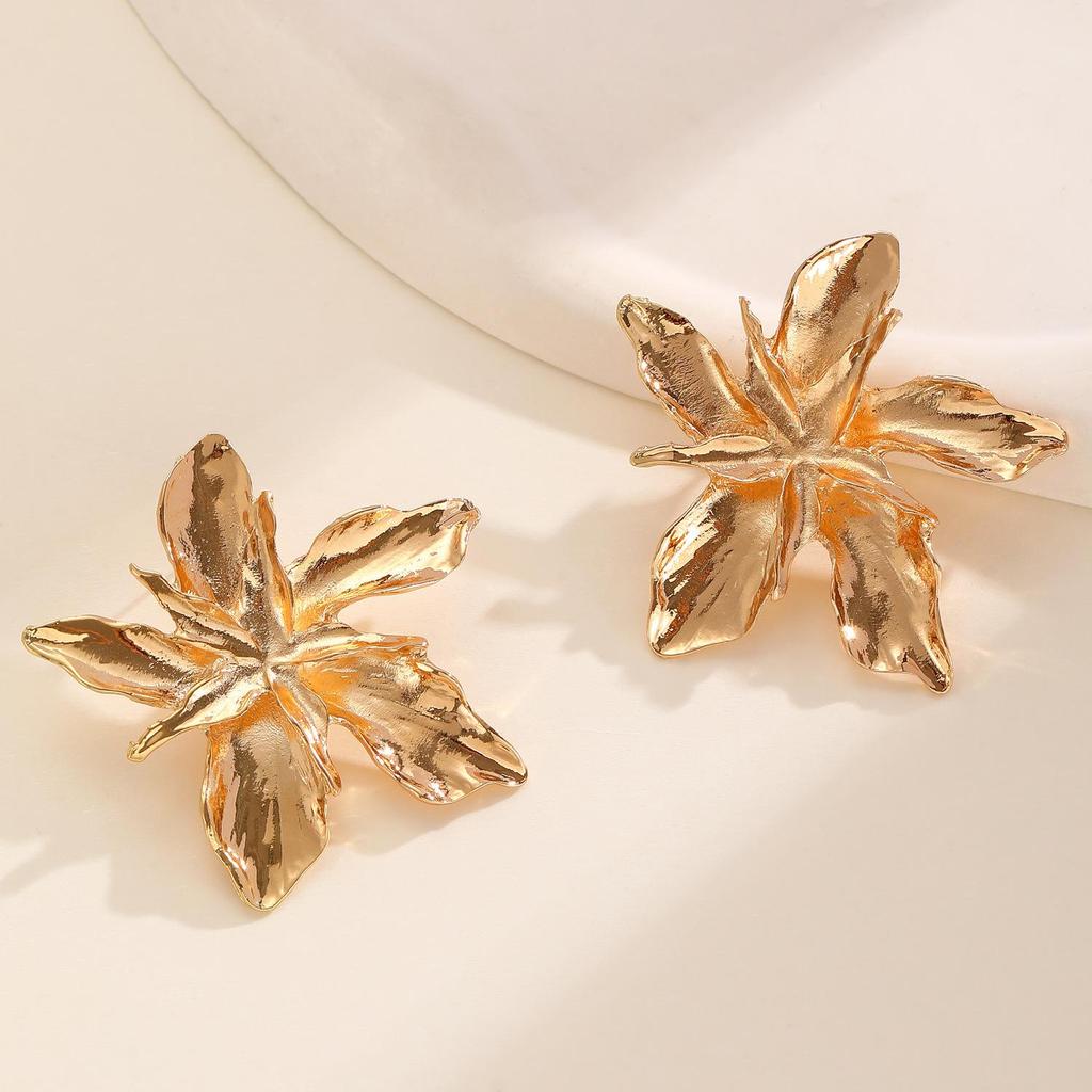 Retro Exaggerated Luxury Alloy Irregular Flower Earrings For Women