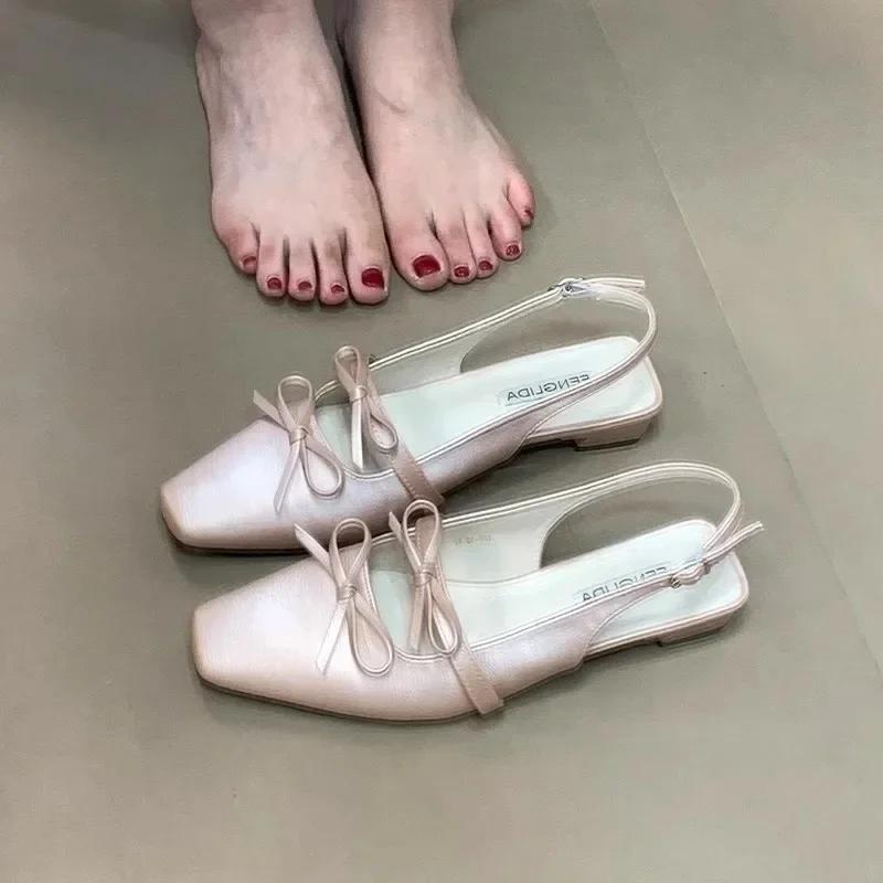 Mode Französischer Stil Satin-Oberfläche Blockabsatz Sandalen Schmetterlingsknoten Spitzschuh Einzelne Schuhe Frühling Sommer Märchenhaftes Gefühl Slipper