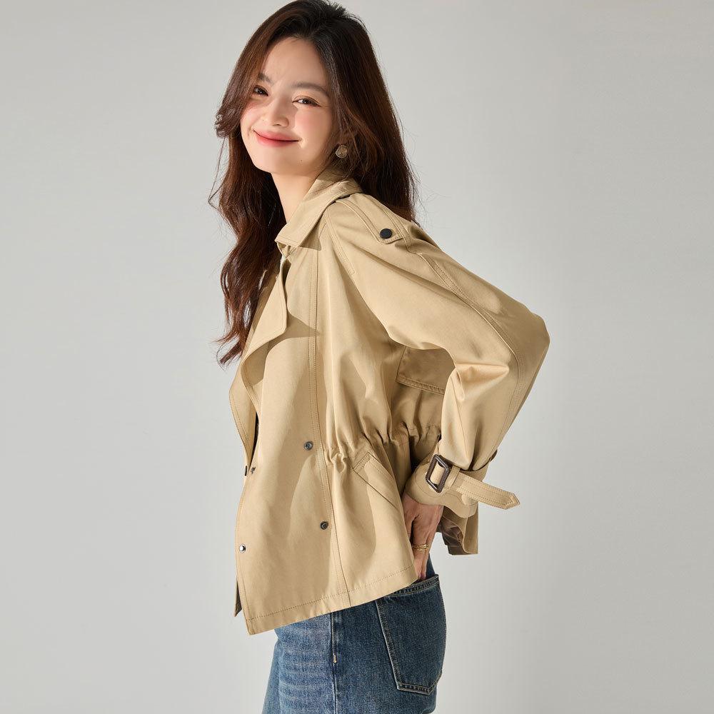 Spring new short, casual and comfortable, cotton is not easy to wrinkle, and the texture is good. Short small drawstring classic trench coat