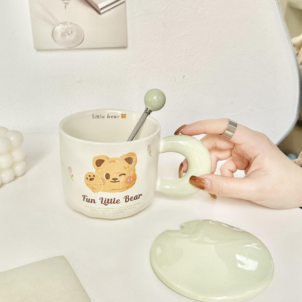 

Мультяшная керамическая чашка с мишкой для девочек, высококачественная, для воды, кружка, сувенир, подарок на день рождения с крышкой и ложкой для домашнего использования 301-400ml