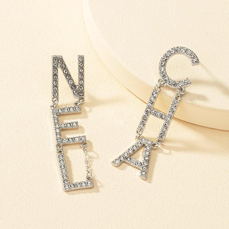 

Геометрические серьги-пусеты со стразами - Европейская и американская мода 2020