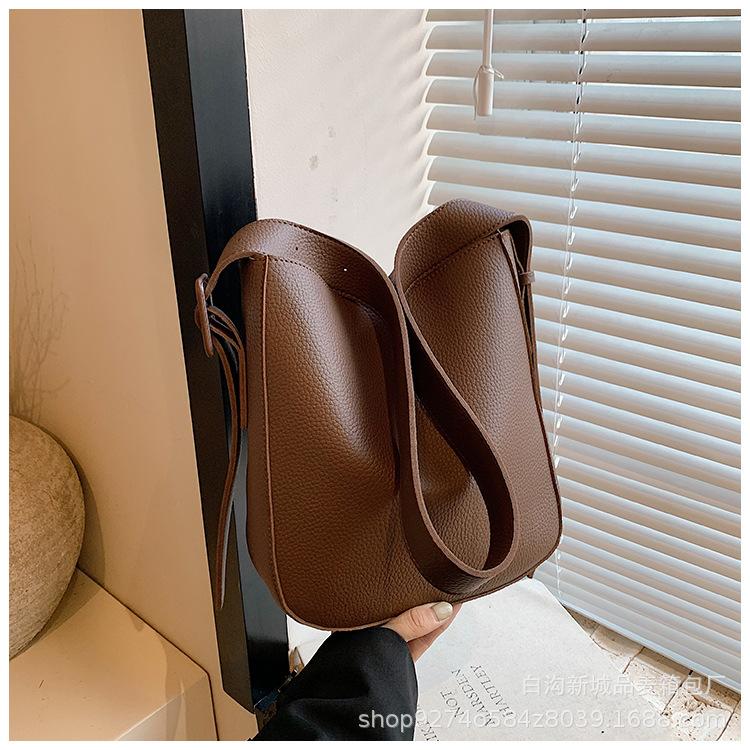 Retro Casual Shoulder Bag Women's 2025 New Fashion Solid Color Bucket Bag Niche Trend Commuter Messenger Bag