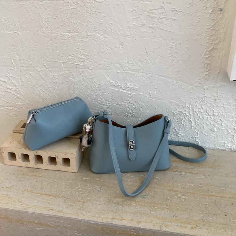 New Temperament Armpit Bag Women's Bag Fashionable Soft Leather Handbag Shoulder Bag Elegant and Fashionable Commuter Crossbody Bag