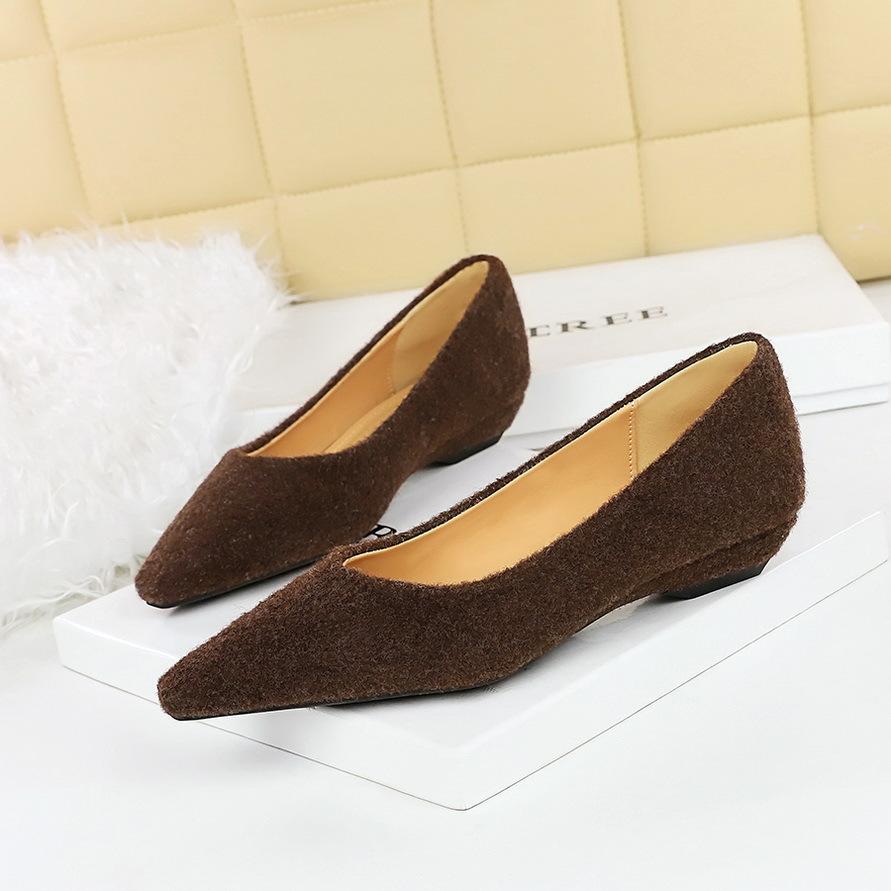 Fashion 2025 Spring Designer Women Mary Jane Shoes Fashion Pointed Toe Shoes Plush Women Shallow Mouth Concise Soft Sole Flats Shoes