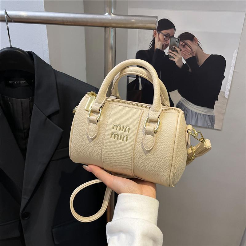 Premium Texture Small Bag Women's Bag New Versatile Messenger Bag Single Shoulder Portable Pillow Bag Tide